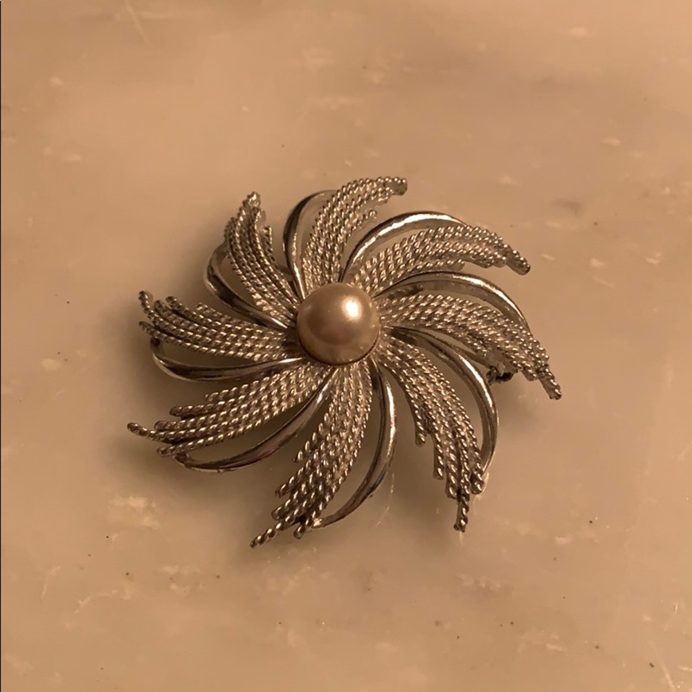 Vintage Sarah Coventry brooch